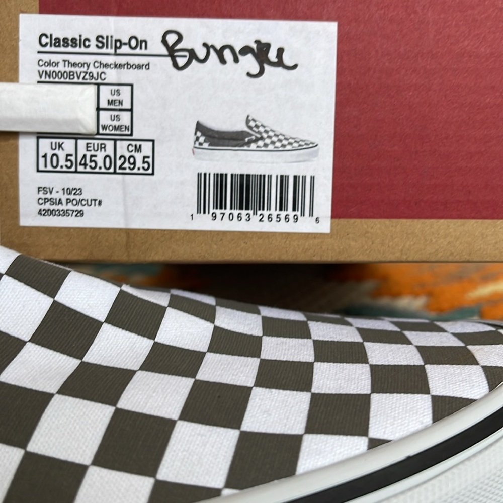 Vans WMNS Classic Slip-On
Color Theory Checkerboard Bungee
VN000BVZ9JC
Sneakers - Picture 16 of 16